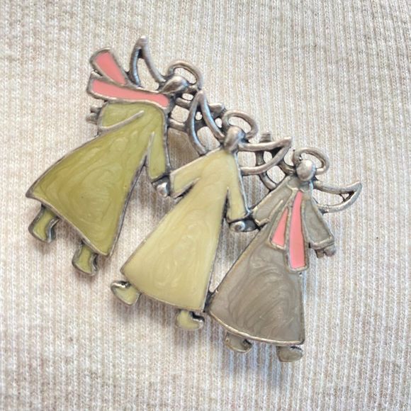 Breast Cancer Awareness Brooch Three Hand Holding Angels Donning Pink Scarves - Picture 2 of 8